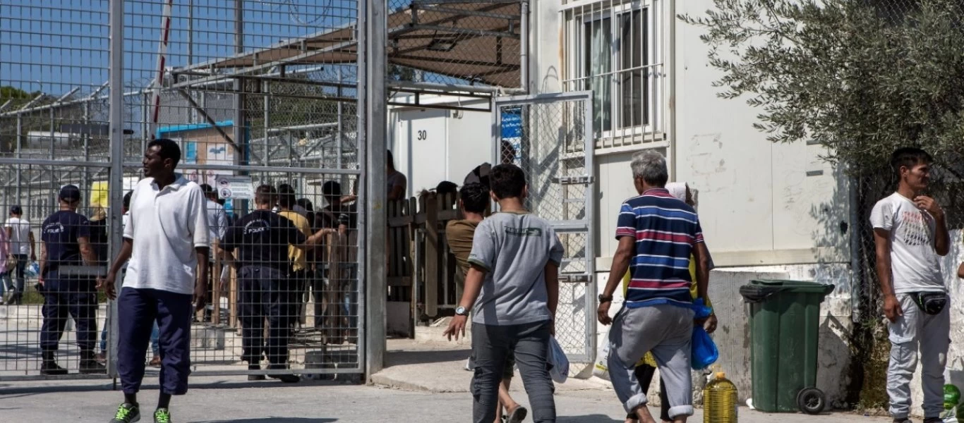 Άντρο ανομίας τα κέντρα αλλοδαπών - Ναρκωτικά, όπλα και μαχαιρώματα σε ΒΙΑΛ και Μόρια